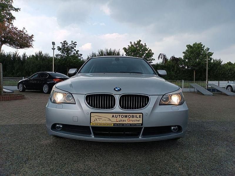 Silber Gebraucht 2006 BMW 523 Sport Line Limousine | 6.950 € (Fairer Preis) - Bild 1/4