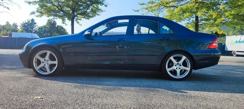Schwarz Gebraucht 2001 Mercedes C200 Classic Limousine | 5.200 € (Etwas zu teuer) - Bild 1/4