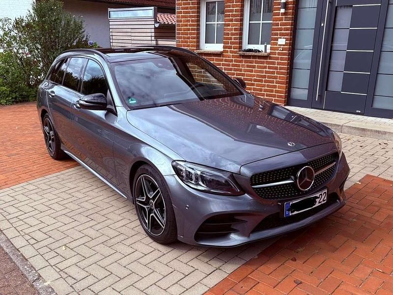 Grau Gebraucht 2018 Mercedes C220 AMG Kombi | 26.499 € - Bild 1/4