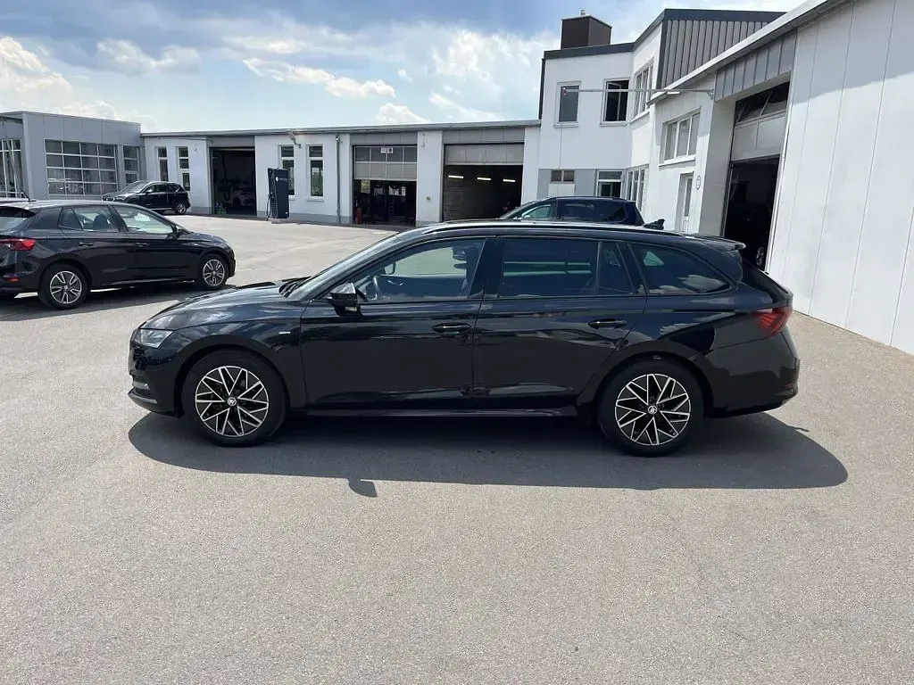 Gebraucht Skoda Octavia 150 PS (110 kW) 2022 Schwarzmagic Kombi