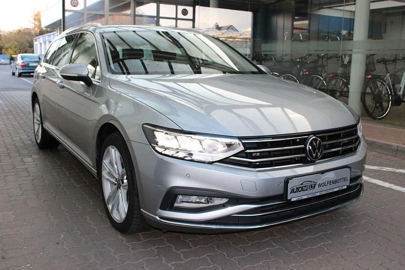 Gebraucht VW Passat Elegance 150 PS (110 kW) 2023 Silber Kombi