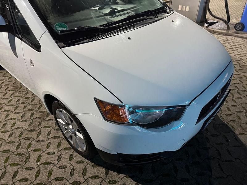 Gebraucht Mitsubishi Colt Edition 95 PS (69 kW) 2011 Weiß Limousine