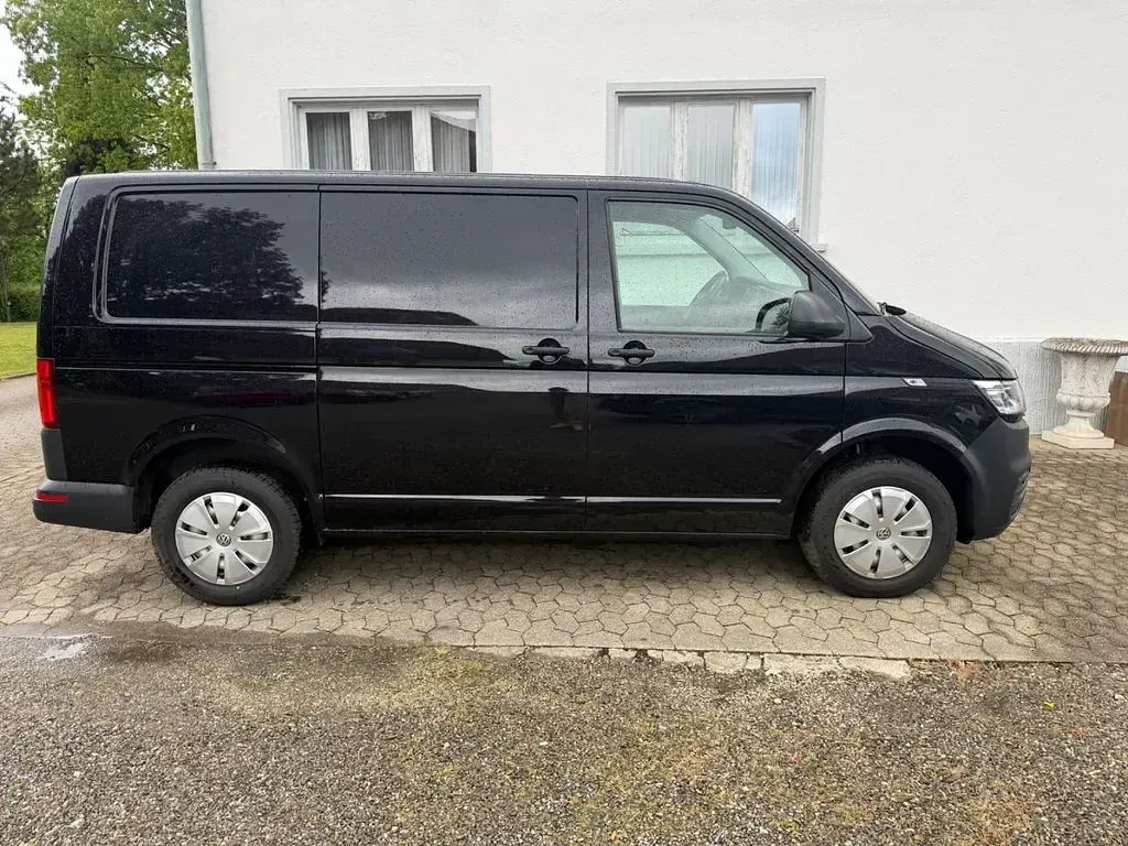 Usata VW Transporter 150 CV (110 kW) 2023 Nero Furgone
