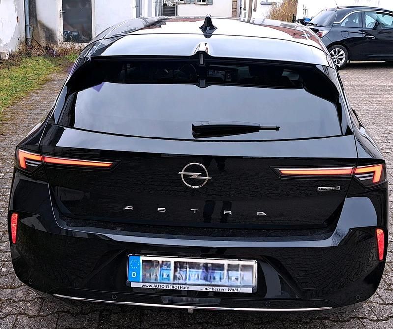 Schwarz Gebraucht 2023 Opel Astra Limousine | 22.500 € (Superpreis) - Bild 1/4