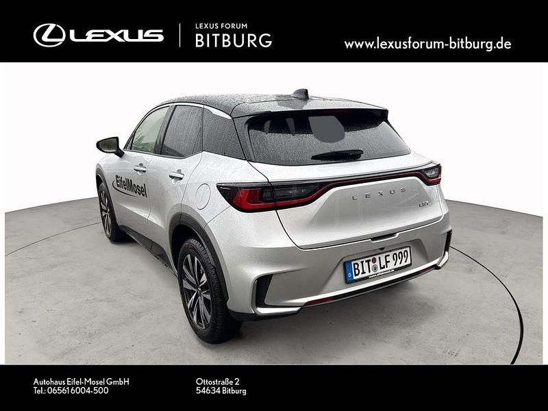 Neu Lexus LBX 136 PS (100 kW) 2025 Silber SUV