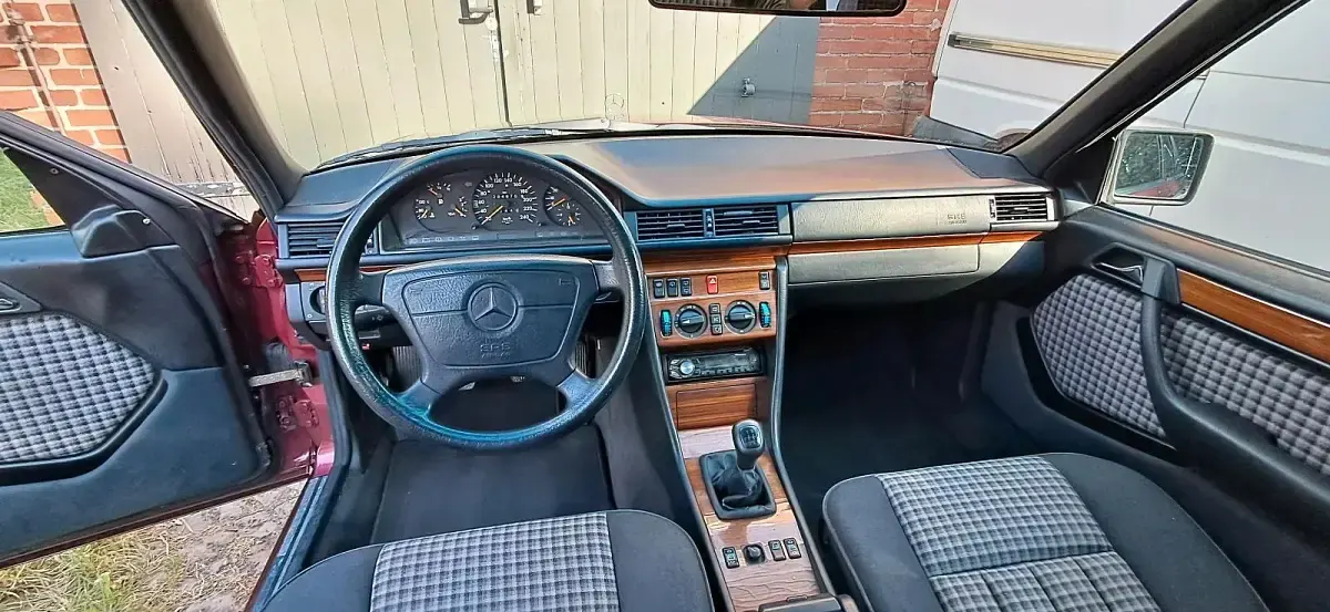Gebraucht Mercedes E200 136 PS (100 kW) 1994 Rot Kombi