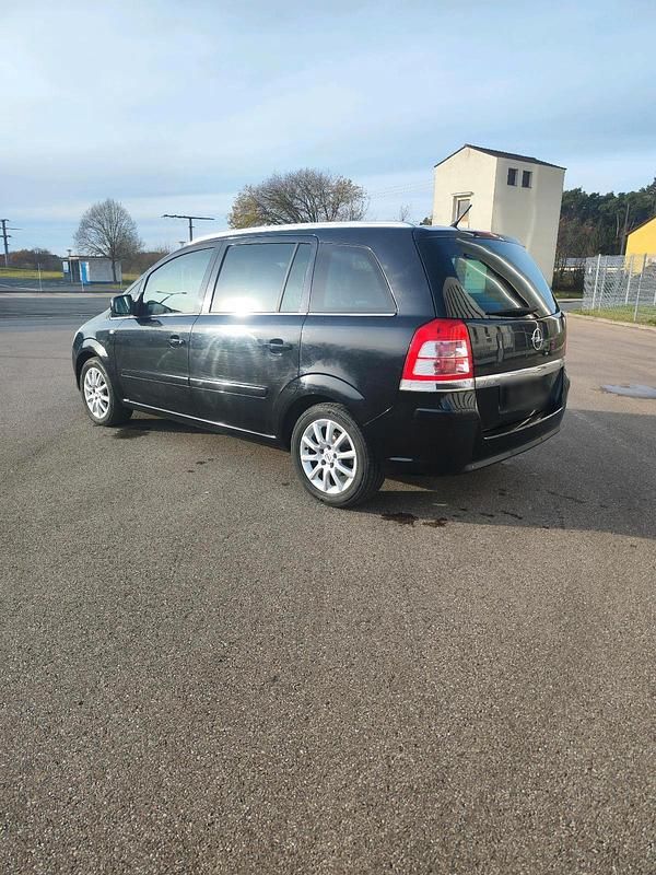 Gebraucht Opel Zafira 150 PS (110 kW) 2010 Schwarz Van / Kleinbus