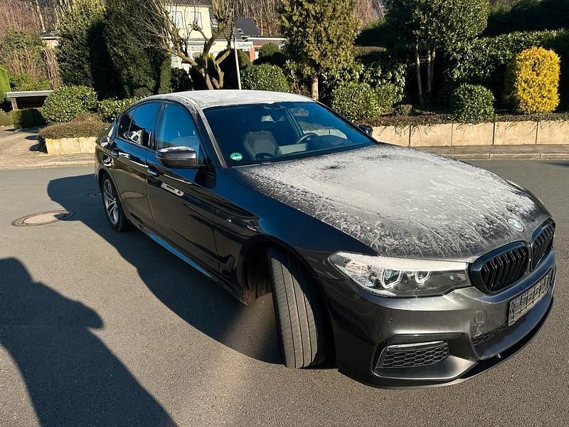 Grau Gebraucht 2017 BMW 530 M Sport Limousine | 21.999 € (Fairer Preis) - Bild 1/4