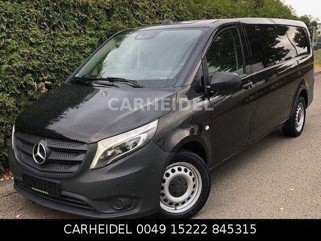 Schwarz Gebraucht 2018 Mercedes Vito Van / Kleinbus | 12.900 € - Bild 1/4