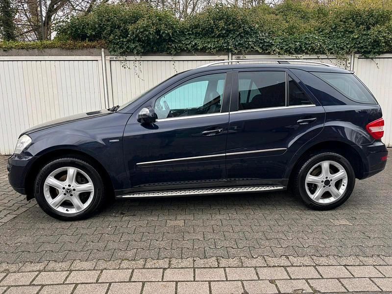 Gebraucht Mercedes ML300 204 PS (150 kW) 2010 Blau SUV