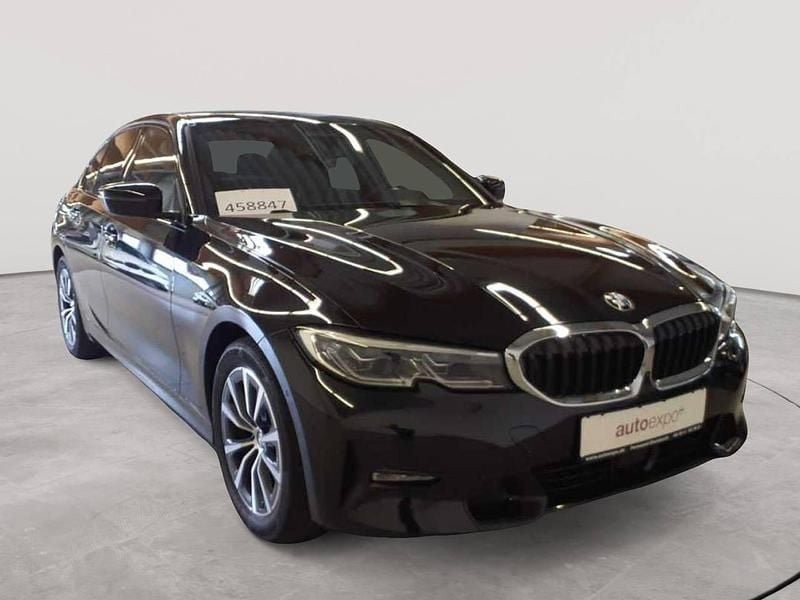 Saphirschwarz metallic Gebraucht 2020 BMW 320 Sport Line Kombi | 26.790 € (Guter Preis) - Bild 1/4