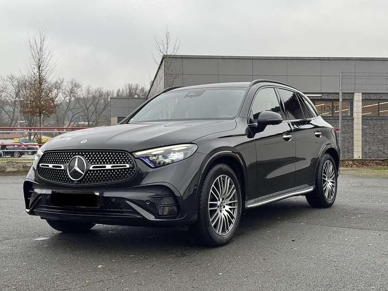 Gebraucht Mercedes GLC300 269 PS (197 kW) 2023 Schwarz SUV