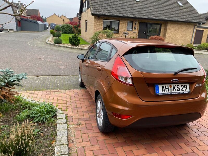 Gebraucht Ford Fiesta Celebration 80 PS (58 kW) 2017 Braun Kleinwagen