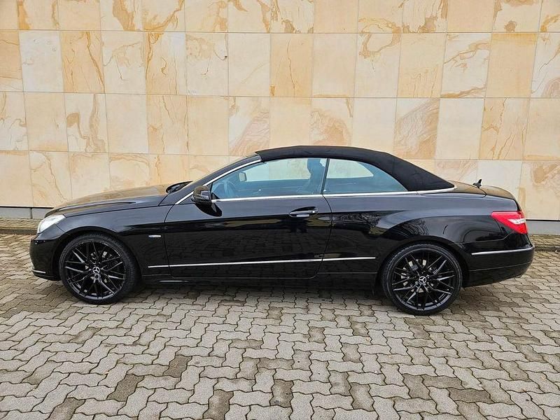 Gebraucht Mercedes E250 204 PS (150 kW) 2010 Schwarz Cabrio