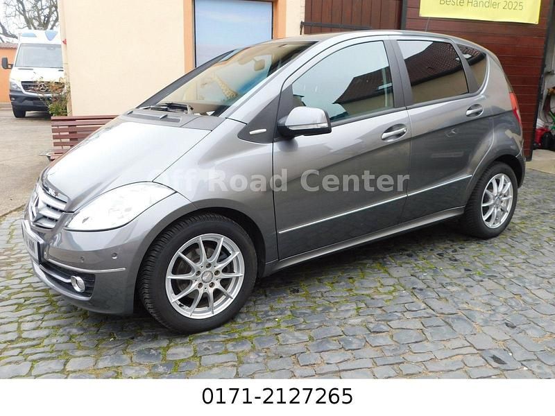Gebraucht Mercedes A180 Elegance 116 PS (85 kW) 2011 Mountaingrau  met. Kleinwagen