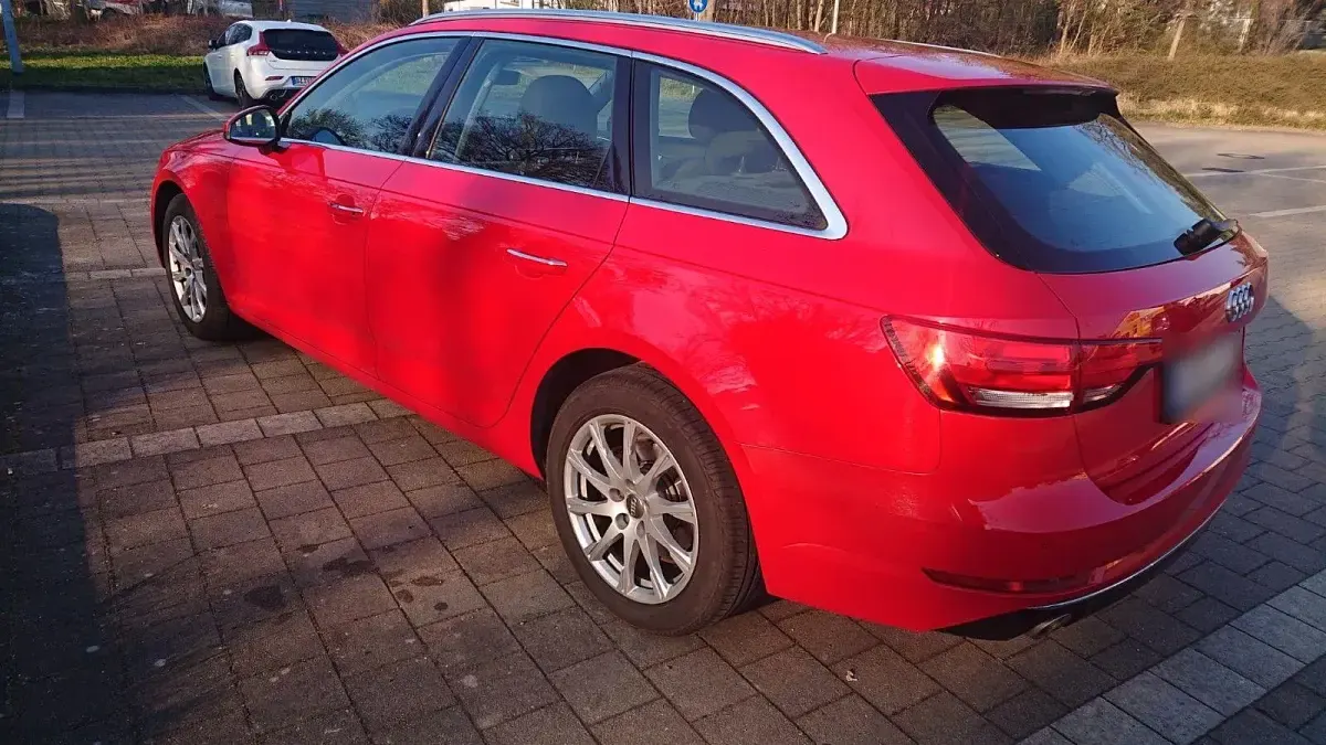Gebraucht Audi A4 Ambiente 150 PS (110 kW) 2016 Rot Kombi