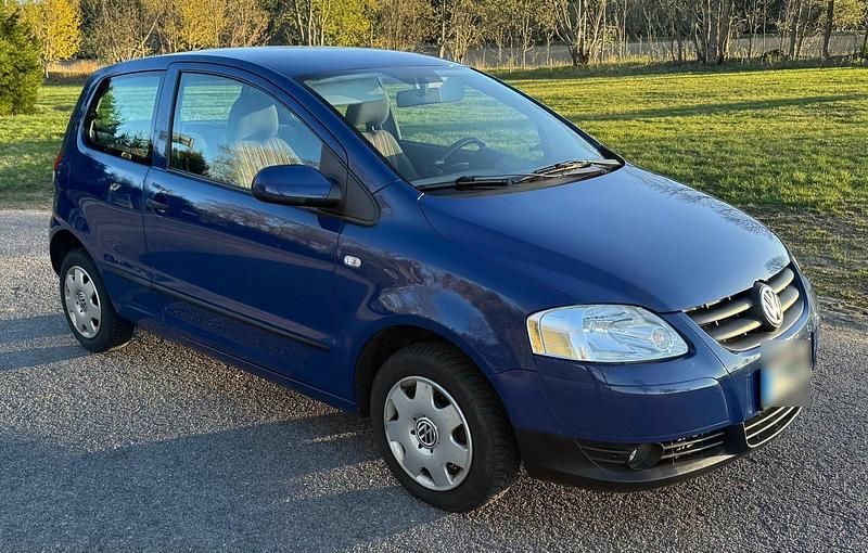 Second-hand VW Fox 75 CP (55 kW) 2005 Albastru Hatchback