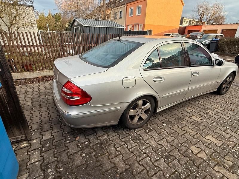 Gebraucht Mercedes E200 Avantgarde 163 PS (119 kW) 2004 Silber Limousine