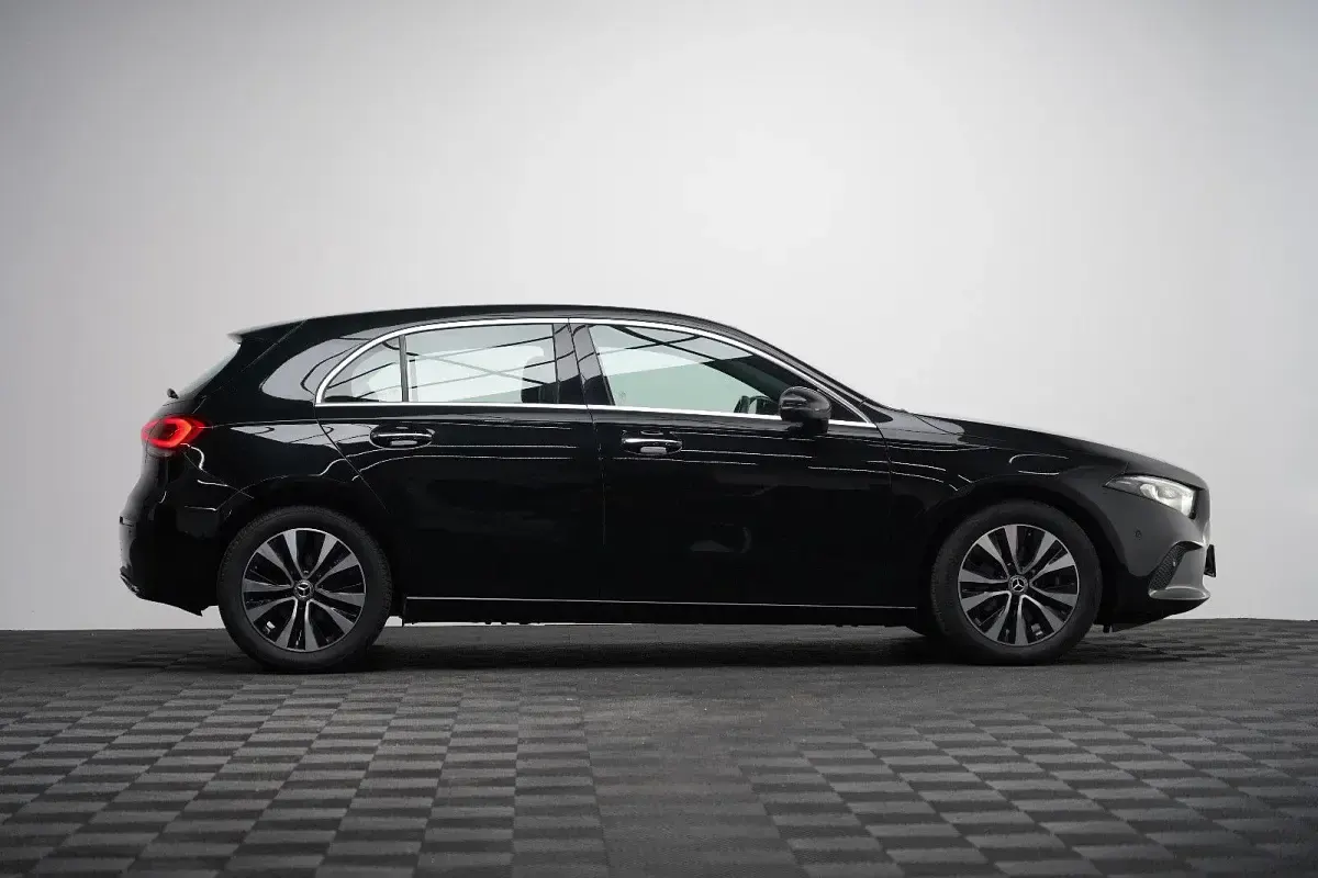 Gebraucht Mercedes A200 Advanced 150 PS (110 kW) 2023 Schwarz Limousine
