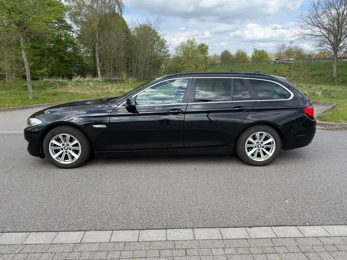 Gebraucht BMW 525 204 PS (150 kW) 2011 Schwarz Kombi