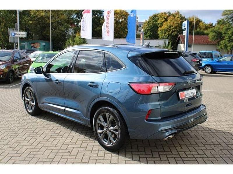 Gebraucht Ford Kuga 150 PS (110 kW) 2021 Chromablau metallic (metallic) SUV