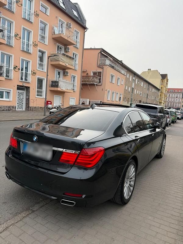 Gebraucht BMW 730 245 PS (180 kW) 2011 Grau Limousine