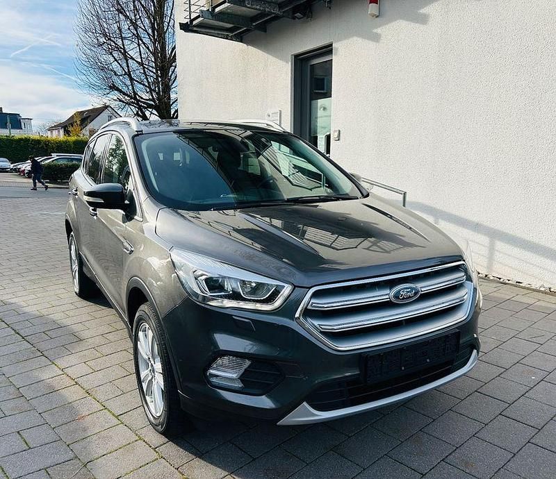 Gebraucht Ford Kuga Trend 150 PS (110 kW) 2018 Grau SUV
