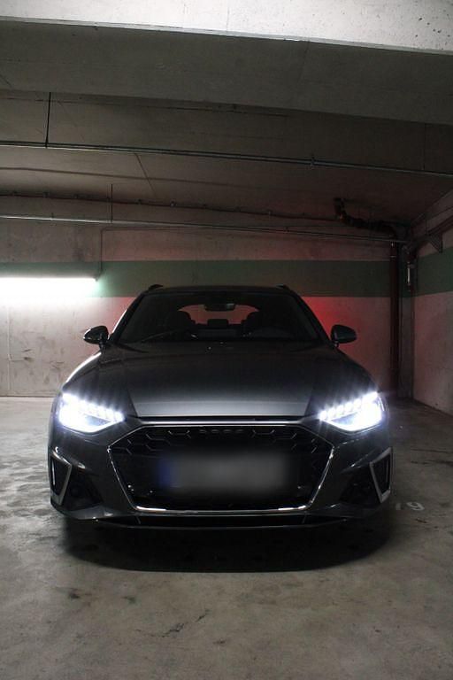 Grau Gebraucht 2020 Audi A4 Sport Kombi | 27.500 € - Bild 1/4