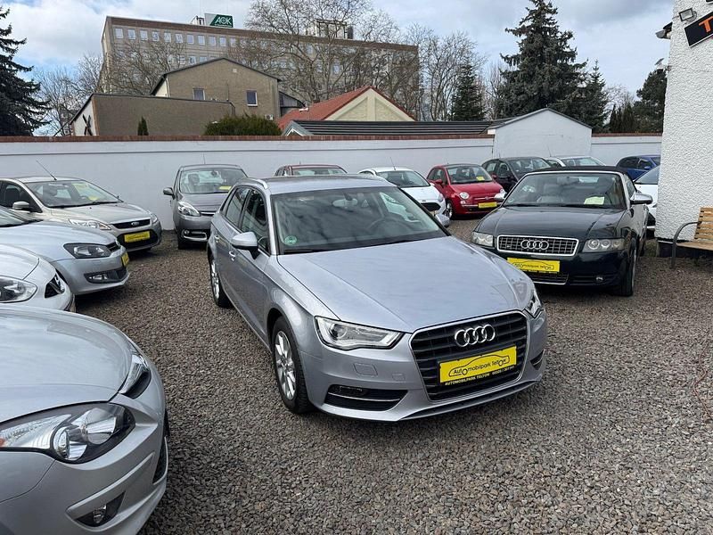 Gebraucht Audi A3 Attraction 125 PS (91 kW) 2014 Florettsilber metallic Kleinwagen