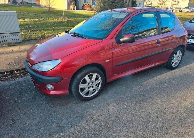 Gebraucht Peugeot 206 75 PS (55 kW) 1999 Rot Limousine