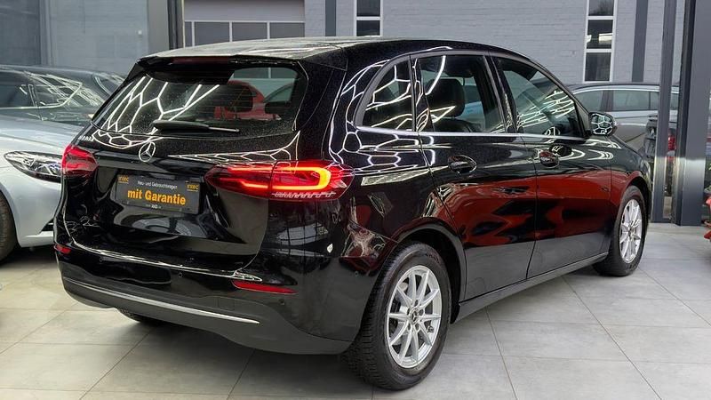 Gebraucht Mercedes 180 116 PS (85 kW) 2019 Schwarz Limousine
