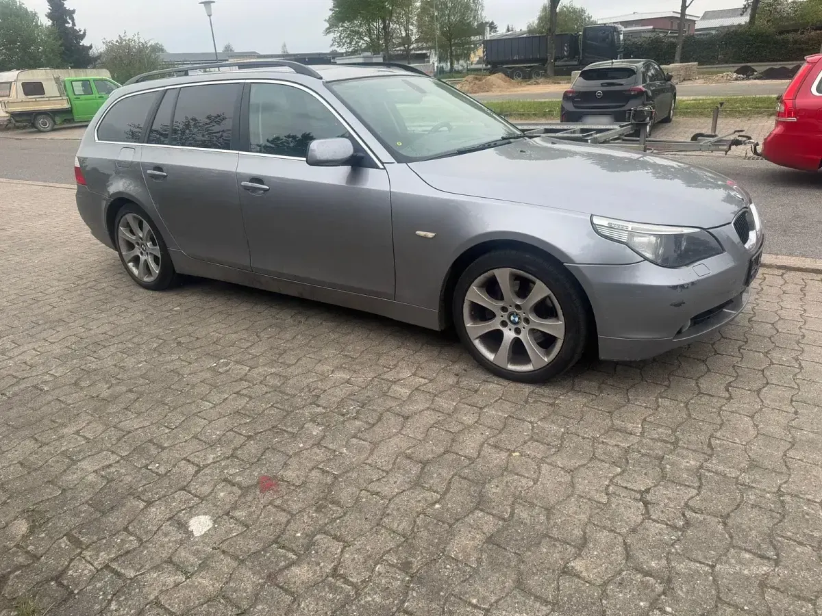 Gebraucht BMW 530 231 PS (169 kW) 2006 Grau Kombi