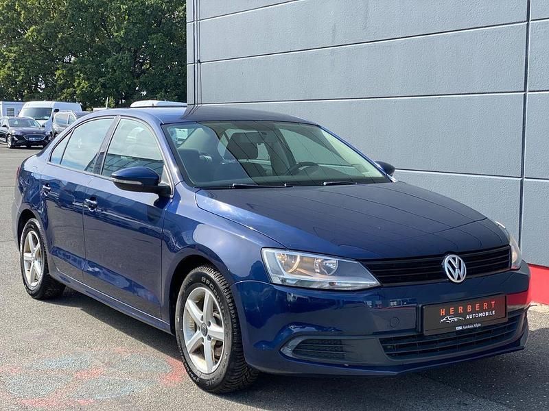 Gebraucht 2018 VW Jetta Trendline Limousine | 8.990 € - Bild 1/4