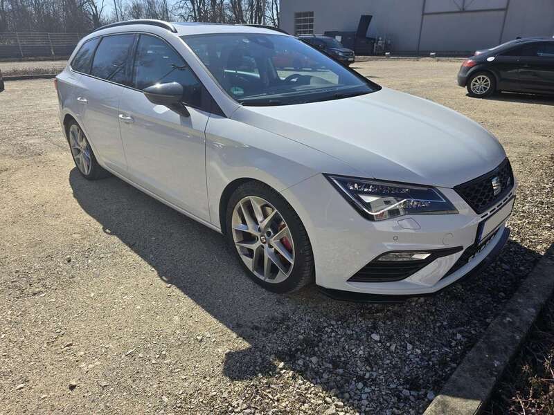 Weiß Gebraucht 2018 Seat Leon ST Kombi | 21.899 € (Fairer Preis) - Bild 1/4