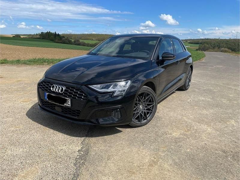 Schwarz Gebraucht 2021 Audi A3 Sportback e-tron Comfort Limousine | 20.500 € (Guter Preis) - Bild 1/4