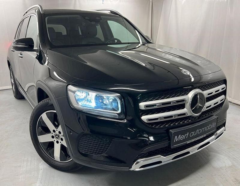 Kosmosschwarz (metallic) Gebraucht 2020 Mercedes GLB220 SUV | 37.980 € (Etwas zu teuer) - Bild 1/4