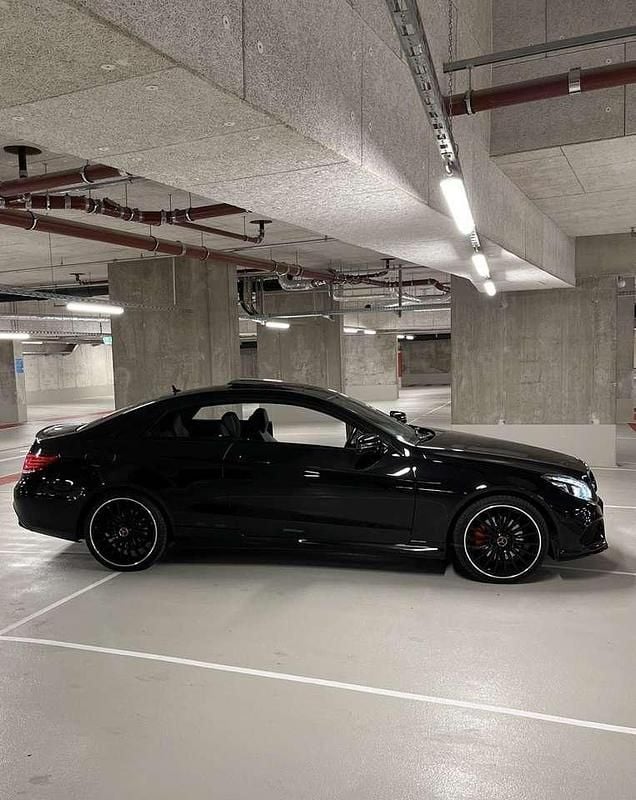 Gebraucht Mercedes E200 AMG 184 PS (135 kW) 2015 Schwarz Coupé