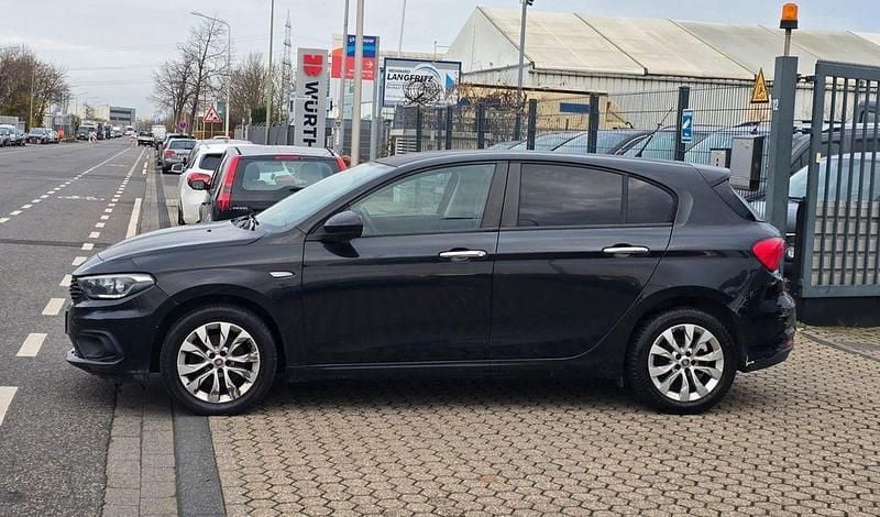 Gebraucht Fiat Tipo Easy 95 PS (69 kW) 2016 Schwarz Limousine