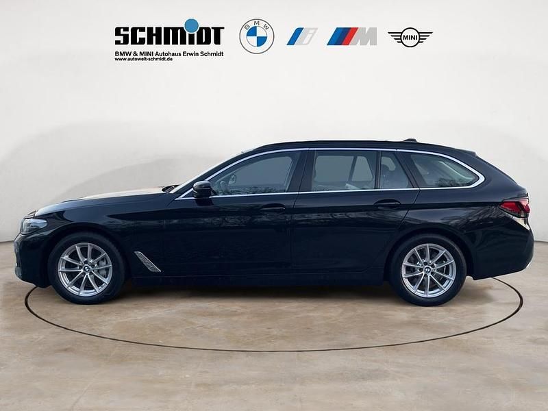 Gebraucht BMW 530 Sport Line 286 PS (210 kW) 2024 Saphirschwarz Kombi