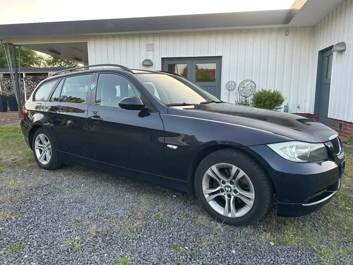 Gebraucht BMW 318 143 PS (105 kW) 2008 Blau Kombi