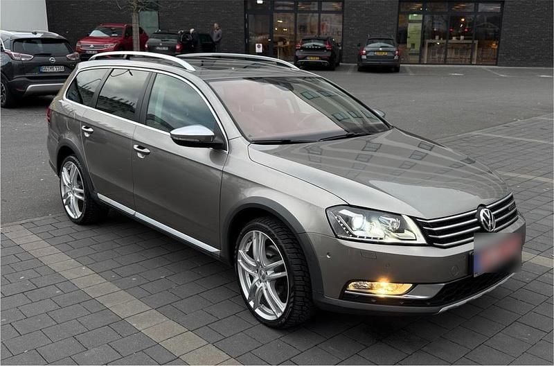Braun Gebraucht 2013 VW Passat Alltrack Kombi | 13.200 € (Fairer Preis) - Bild 1/4