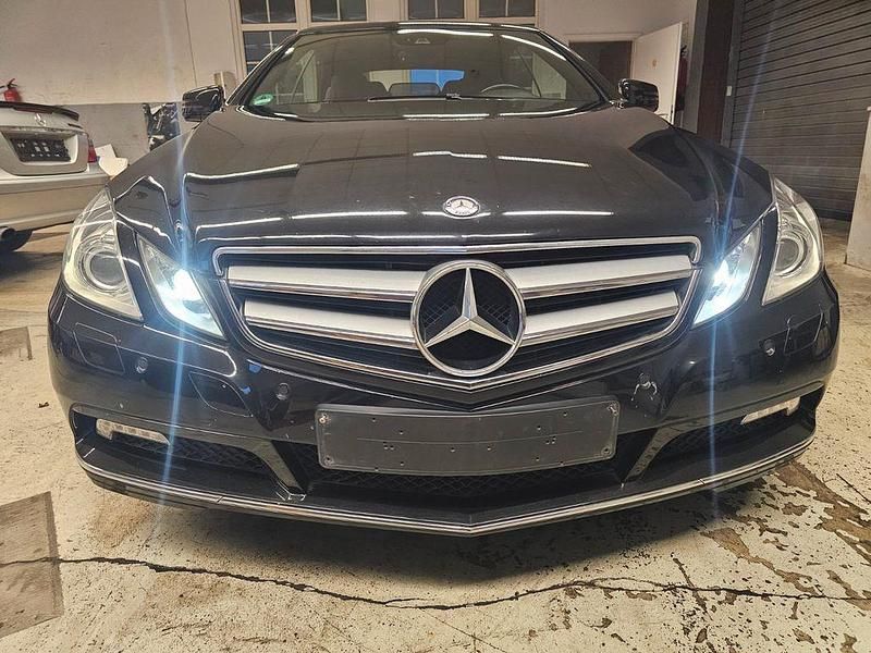 Gebraucht Mercedes E250 204 PS (150 kW) 2010 Schwarz Cabrio
