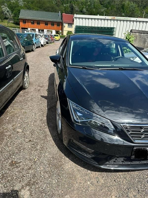 Schwarz Gebraucht 2019 Seat Leon FR Kleinwagen | 19.000 € (Fairer Preis) - Bild 1/4