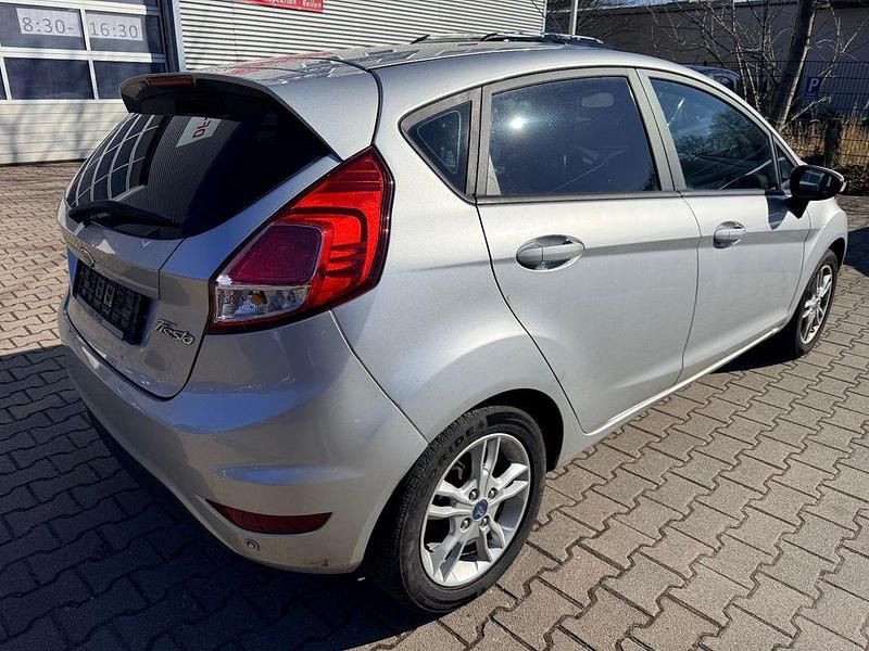 Gebraucht Ford Fiesta SYNC Edition 75 PS (55 kW) 2015 Silber Limousine