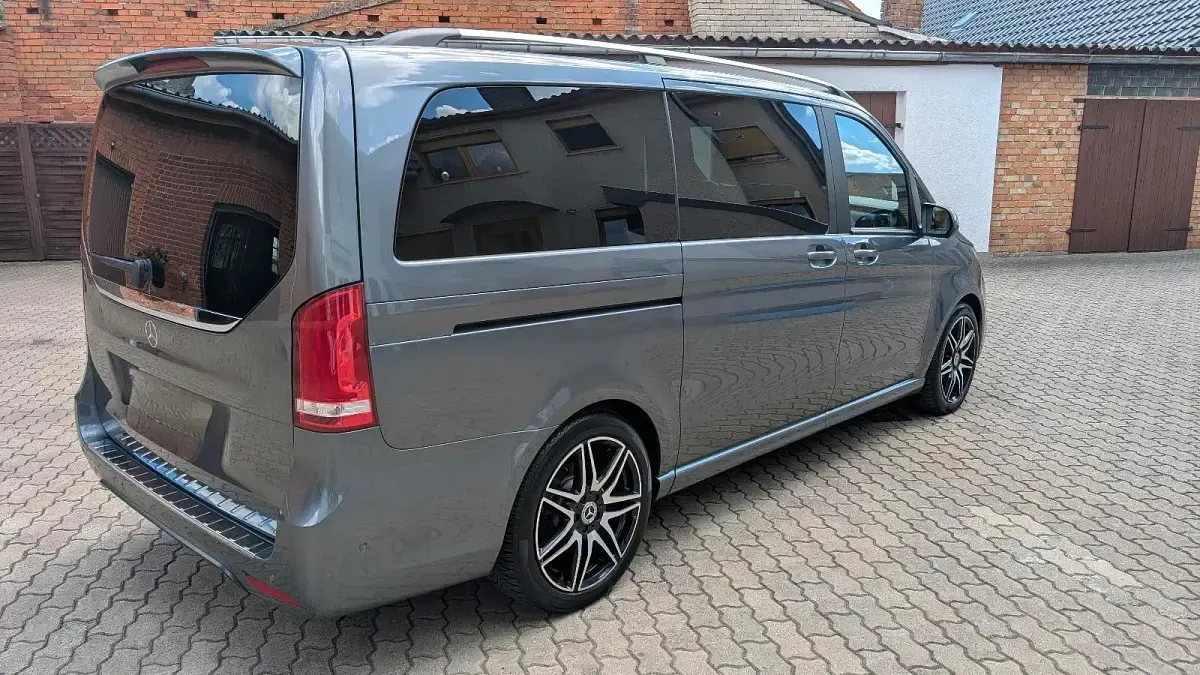 Gebraucht Mercedes V300 239 PS (175 kW) 2019 Grau Van / Kleinbus