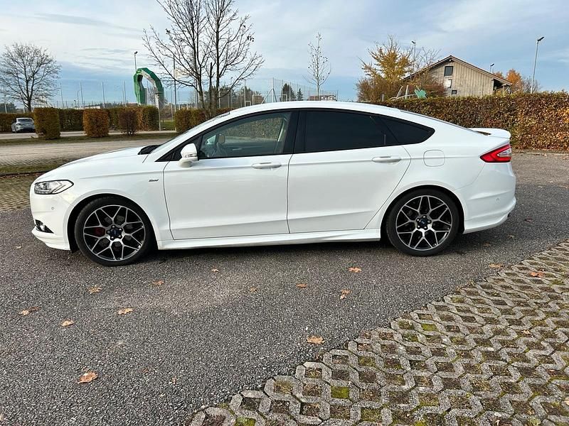 Gebraucht Ford Mondeo 240 PS (176 kW) 2017 Weiß Limousine