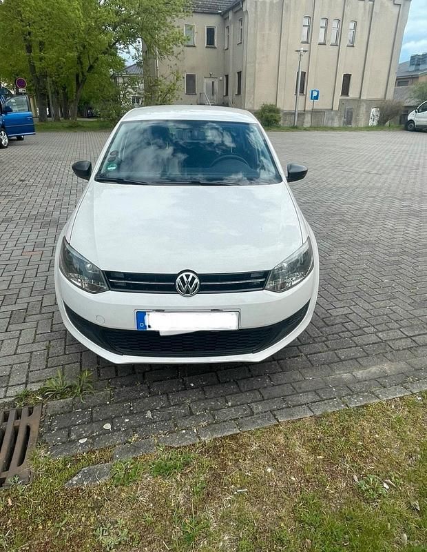 Weiß Gebraucht 2009 VW Polo Limousine | 5.499 € - Bild 1/4