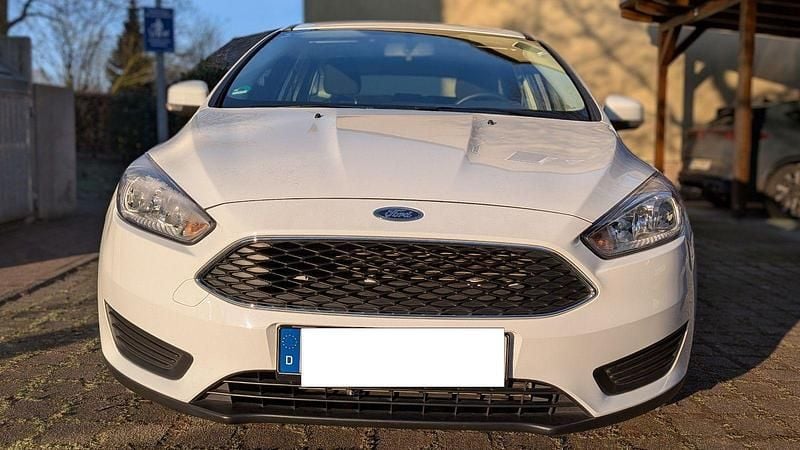 Gebraucht Ford Focus 86 PS (63 kW) 2015 Weiß Kombi