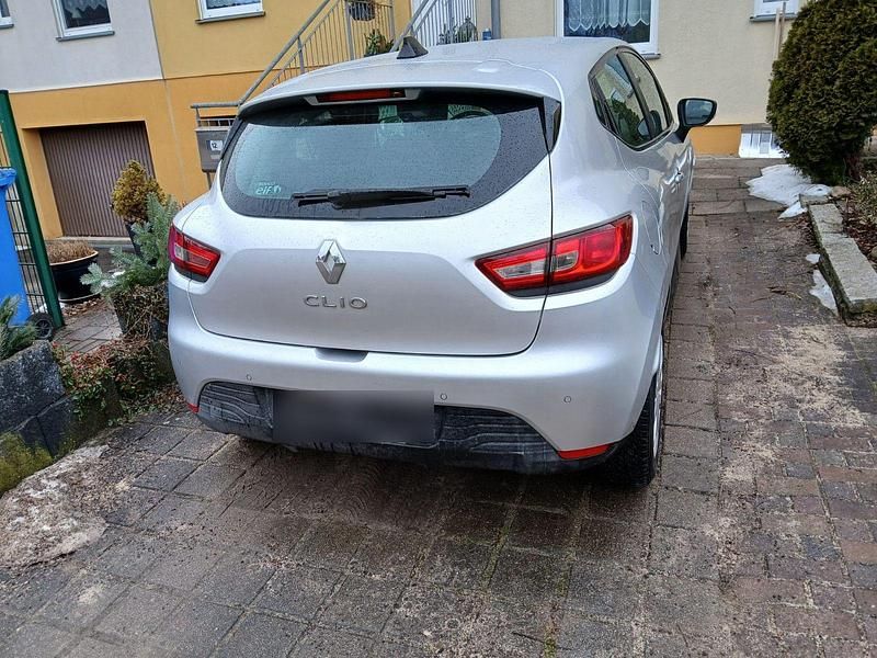 Gebraucht Renault Clio IV Dynamique 73 PS (53 kW) 2013 Silber Limousine