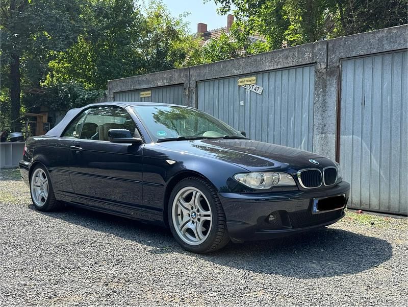 Blau Gebraucht 2005 BMW 318 Cabriolet M Sport Cabrio | 6.750 € (Fairer Preis) - Bild 1/4